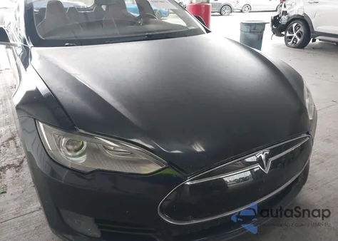 2013 Tesla Model S z USA, uszkodzony, nr VIN 5YJSA1AC8DFP10114